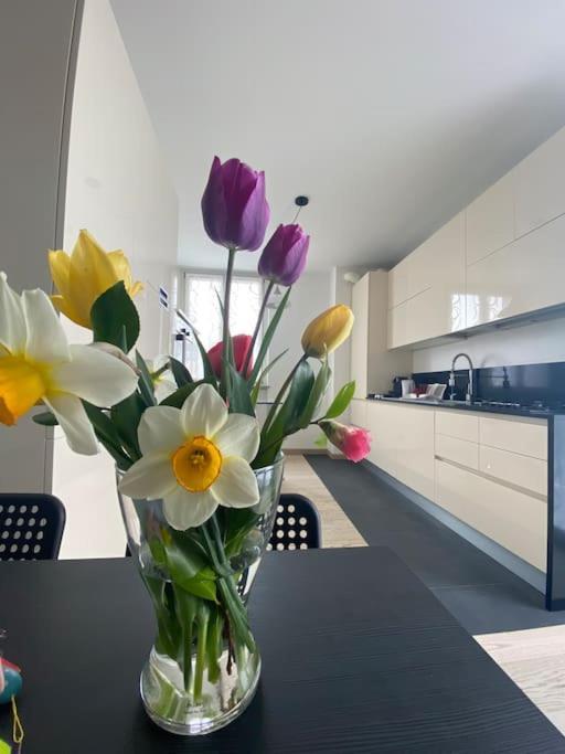 Maison Minu Lägenhet Porto Ceresio Exteriör bild