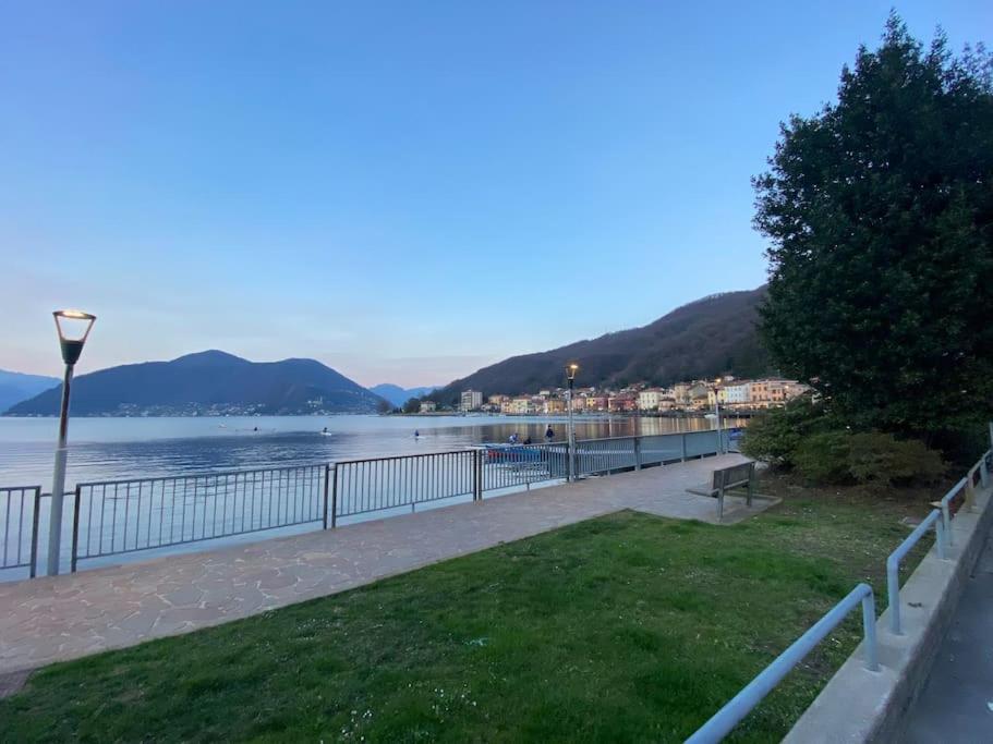 Maison Minu Lägenhet Porto Ceresio Exteriör bild