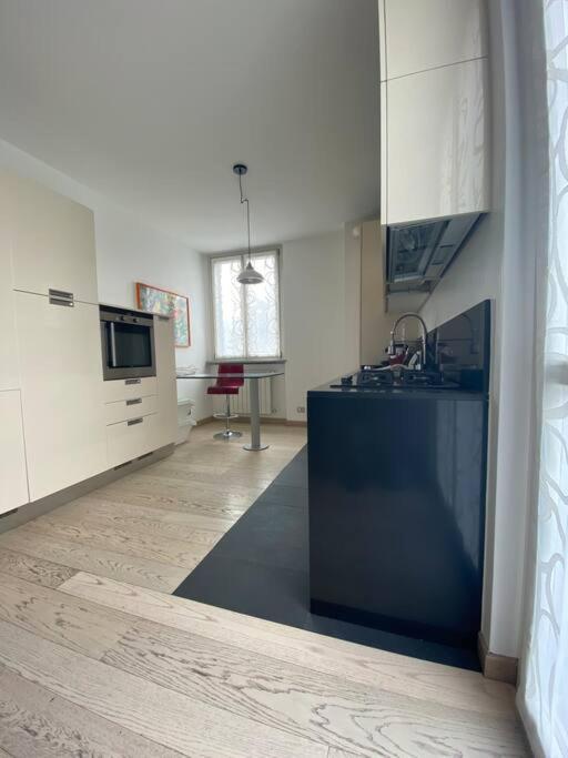 Maison Minu Lägenhet Porto Ceresio Exteriör bild